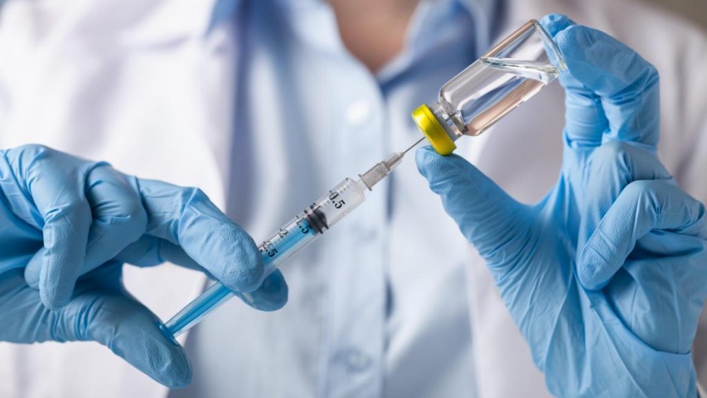 CCSS vacunará 200 mil personas más contra la influenza en el 2021
