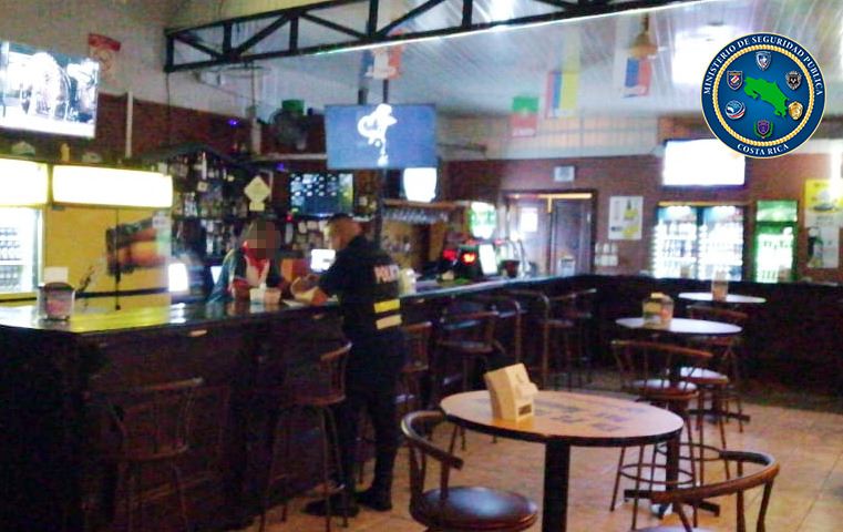 Dueños de bares tenían todo listo para reabrir: Recontrataron personal, contactaron proveedores y desinfectaron locales