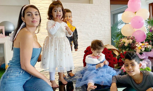 ‘¡Chocolate no! ¡Papá enfadar!’, la divertida reacción de Alana, hija de Cristiano Ronaldo y Georgina Rodríguez