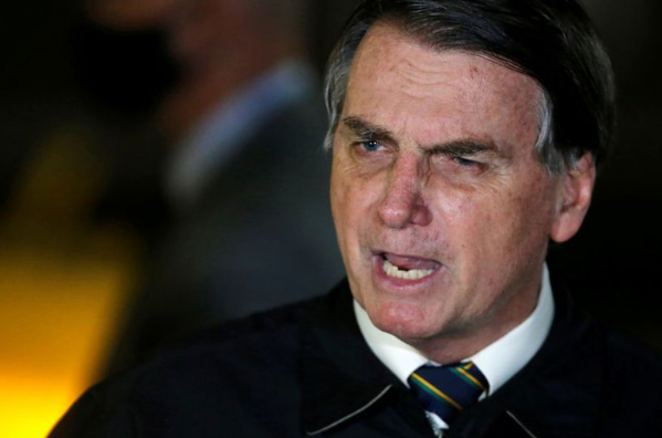 Jair Bolsonaro vetó el uso obligatorio de mascarillas en lugares cerrados de Brasil