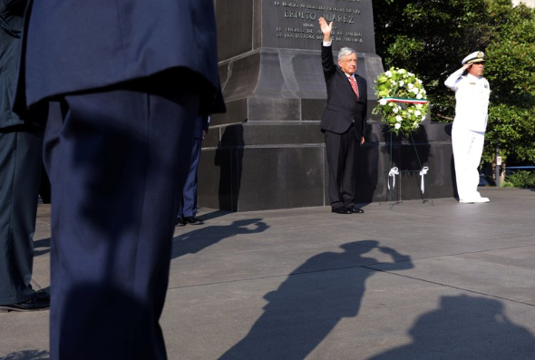 López Obrador depositó ofrendas florales en el Monumento a Abraham Lincoln y la Estatua de Benito Juárez