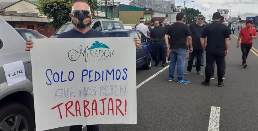 Manifestación de trabajadores de bares y restaurantes en Ruta 27 deja seis detenidos