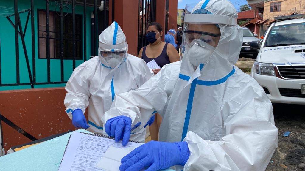 CCSS detectó 80 personas con síntomas de Covid-19 en testeo masivo en Alajuelita: Personas no acudieron a hospitales