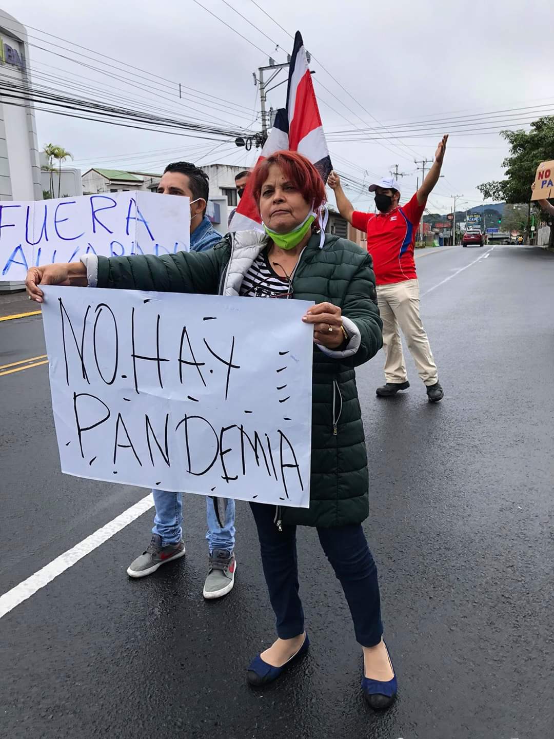 Manifestantes frente a Casa Presidencial rechazan que exista pandemia: Ministro de Salud lo califica de crueldad
