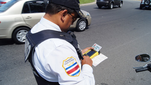 Policía quitó placas a 413 conductores por irrespetar restricción el fin de semana