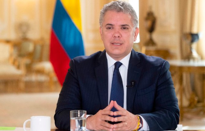 Iván Duque respaldó a Uribe tras la orden de arresto domiciliario en su contra y lamentó que “no se le permita defenderse en libertad”