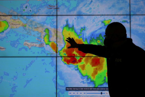El huracán Laura obligó a evacuar a 400.000 personas en Estados Unidos y amenaza la costa del Golfo de México