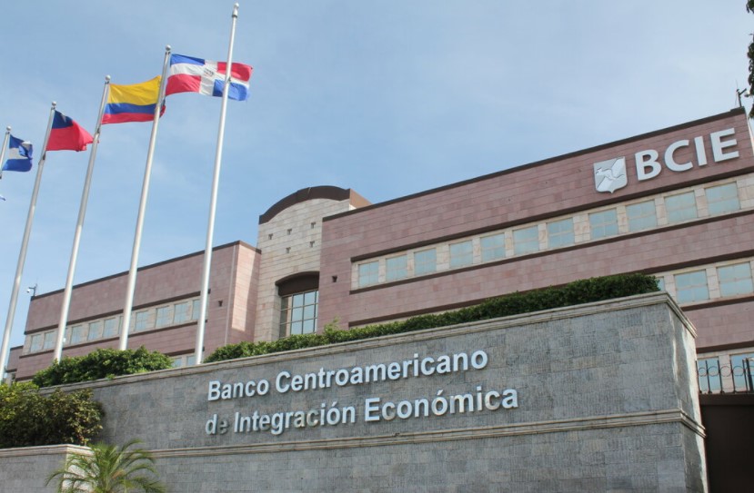 Costa Rica propondrá reducir en 34% las remuneraciones de directores del BCIE