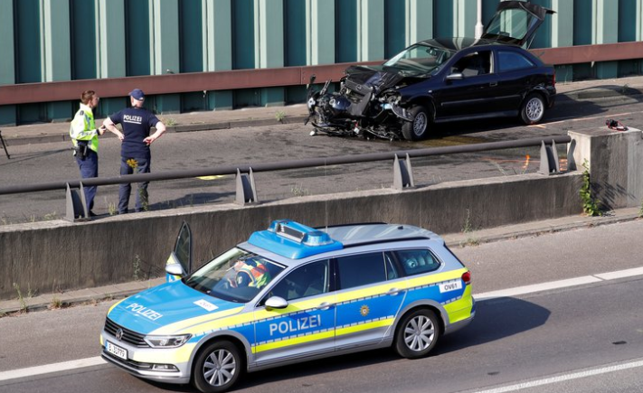 Atentado islamista en Alemania: un hombre atropelló a varios vehículos y causó múltiples accidentes