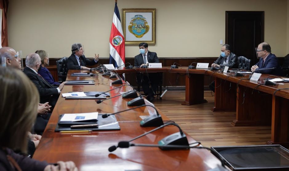 Magistrados se reúnen con presidente Alvarado tras recorte al presupuesto del Poder Judicial