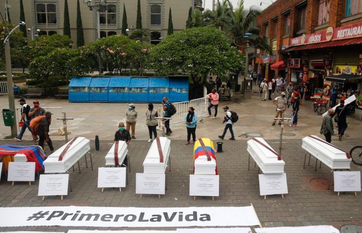 Colombia anunció una ofensiva contra las bandas criminales para frenar las masacres