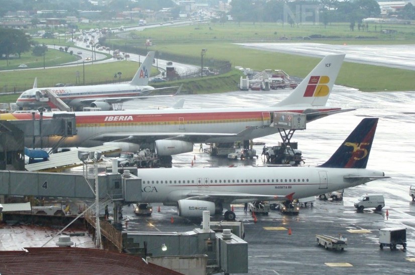 13 pasajeros de vuelo proveniente de Madrid deberán someterse a prueba Covid-19
