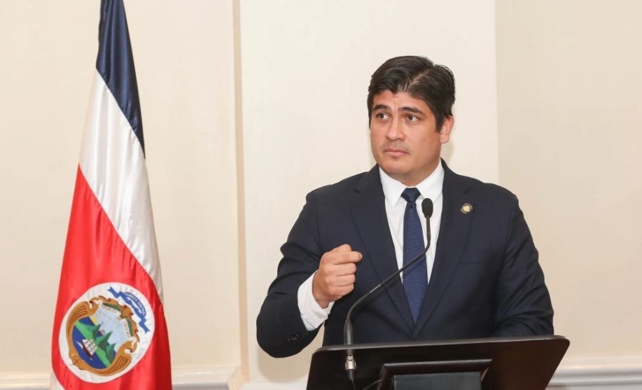 Presidente califica de “exceso” investigación de Fiscalía en su contra por viaje a Guanacaste