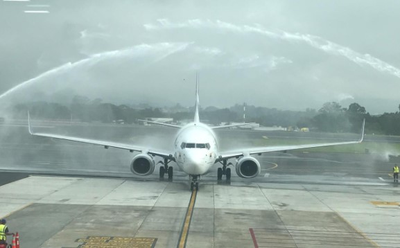 Costa Rica abre fronteras con EEUU a partir de esta semana: Primer vuelo llegará el jueves desde Nueva Jersey