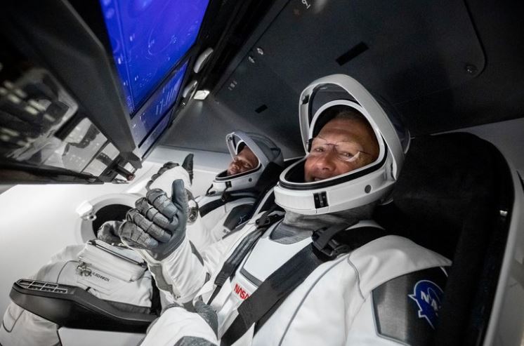 Los astronautas de SpaceX regresaron a la Tierra: es el primer amerizaje de una nave espacial de EEUU desde 1975