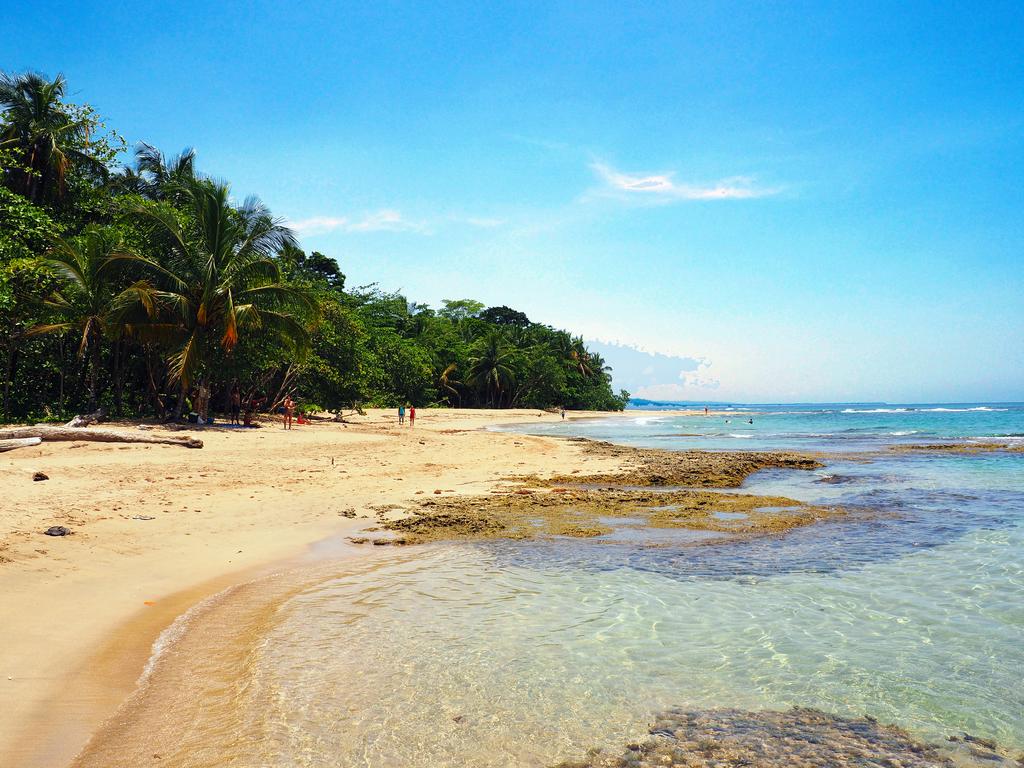 Municipalidad de Talamanca definirá este viernes si cierran playas ante “afluencia desmedida” de turistas