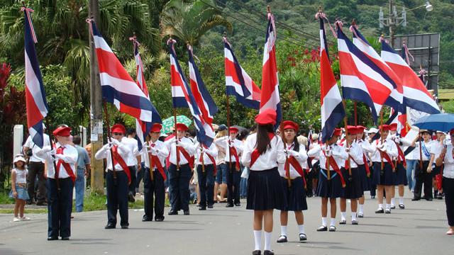 Estudiantes viven fiesta de Independencia con sinsabor por suspensión de eventos tradicionales