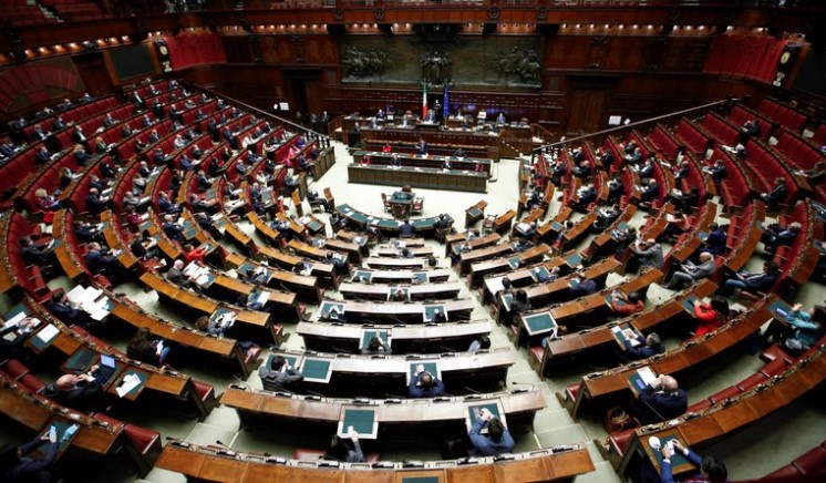 Italia aprobó reducir en 345 bancas el Senado y la Cámara de Diputados
