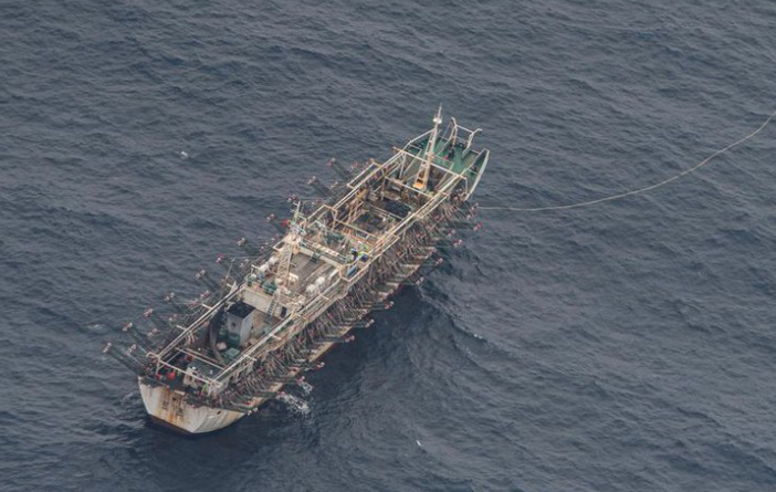 EEUU alertó sobre la presencia de más de 300 barcos chinos cerca de Perú que se dedican a la pesca ilegal