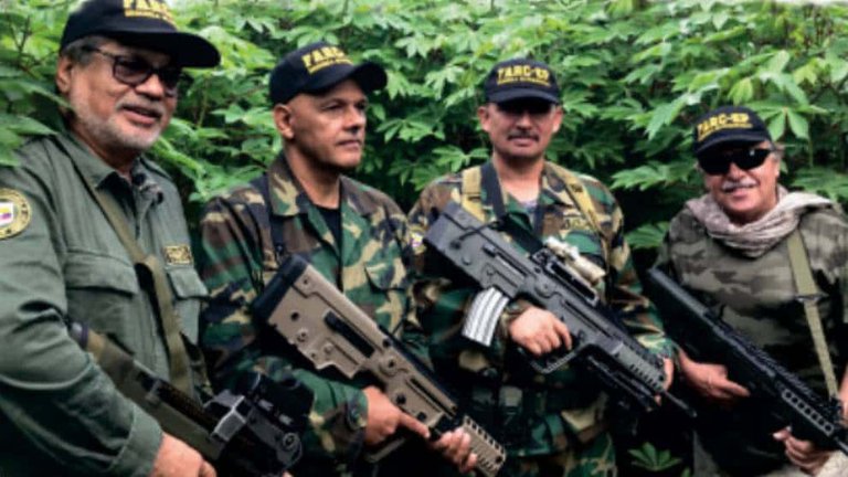 Los líderes de la FARC reaparecieron armados y lanzaron una amenaza: “Duque debe irse”