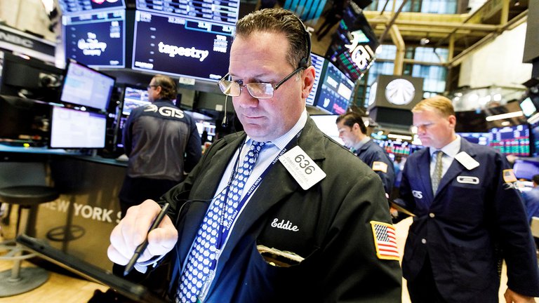 Wall Street volvió a cerrar en rojo: el Dow Jones cayó un 1,45% y el Nasdaq retrocedió casi el 2%