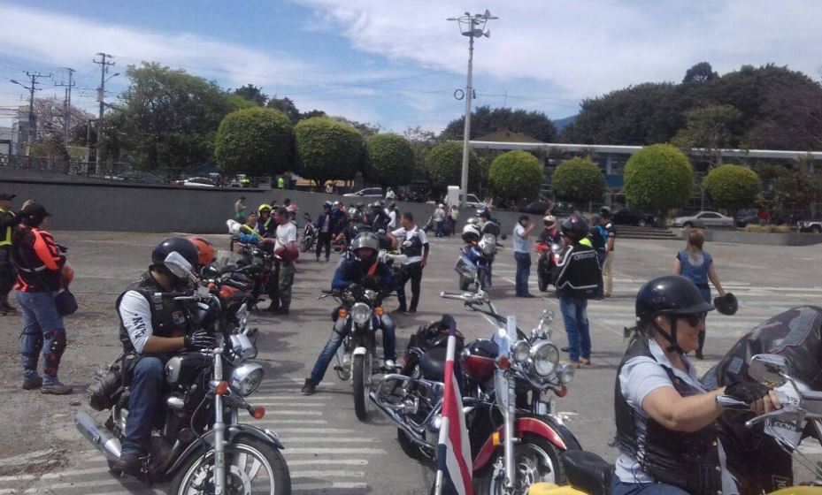Urgen al gobierno eliminar restricción vehicular a 350 mil motociclistas
