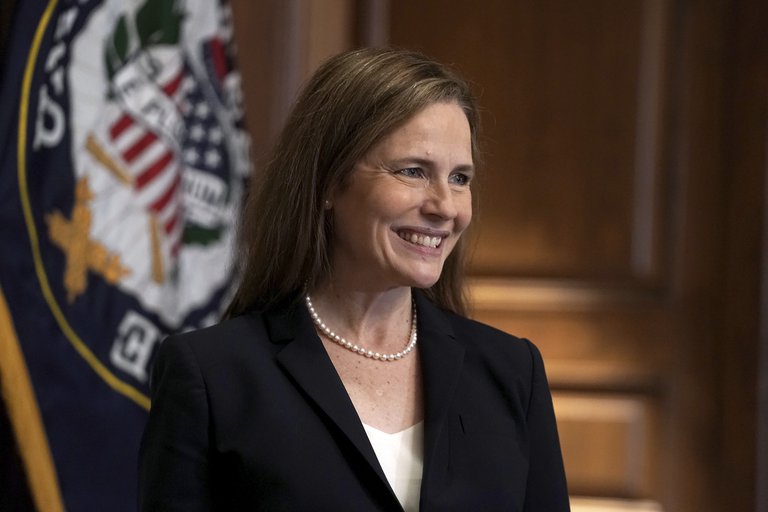 El Senado de Estados Unidos quedó a un paso de confirmar a la jueza conservadora Amy Coney Barrett para la Corte Suprema