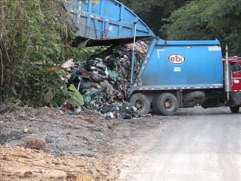 Bloqueos impidieron recolección de basura en al menos cinco cantones del país
