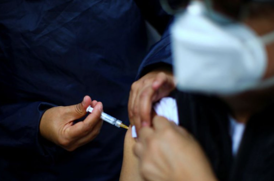 CDMX: autoridades reconocen escasez de vacuna contra la influenza estacional