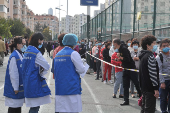 China someterá a pruebas de coronavirus a los 9 millones de habitantes de una ciudad por un brote de 12 casos