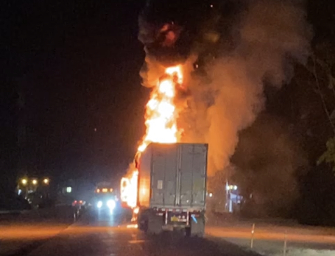 Gobierno responsabiliza a cabecillas de protestas por incendio de furgón en Limón