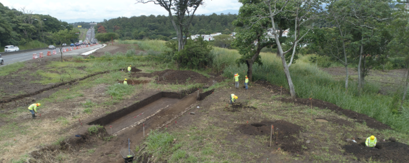 Hallan cuatro tumbas precolombinas en obras de Barreal-Castella
