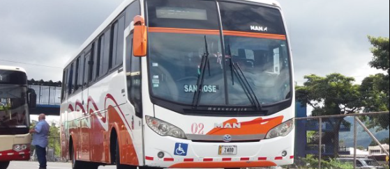 Bloqueos pasan factura: Autobuseros denuncian fuerte afectación del servicio en Guanacaste, Limón y Puntarenas