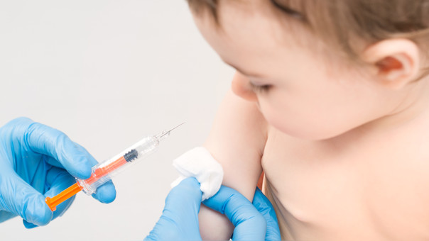 CCSS distribuye 200 mil dosis de vacuna pentavalente que se aplica a bebés