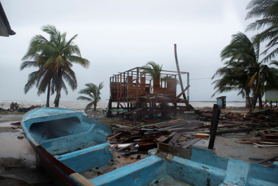 El poderoso huracán Iota tocó tierra en Nicaragua tras su paso destructor por la isla colombiana de Providencia