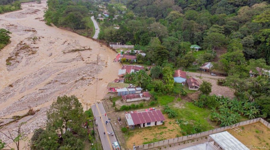 Gobierno declara estado de emergencia tras daños causados por Eta en 422 comunidades