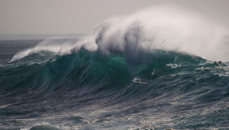 Sistema de alta presión provoca fuerte oleaje en el Pacífico: Piden precaución a embarcaciones y bañistas