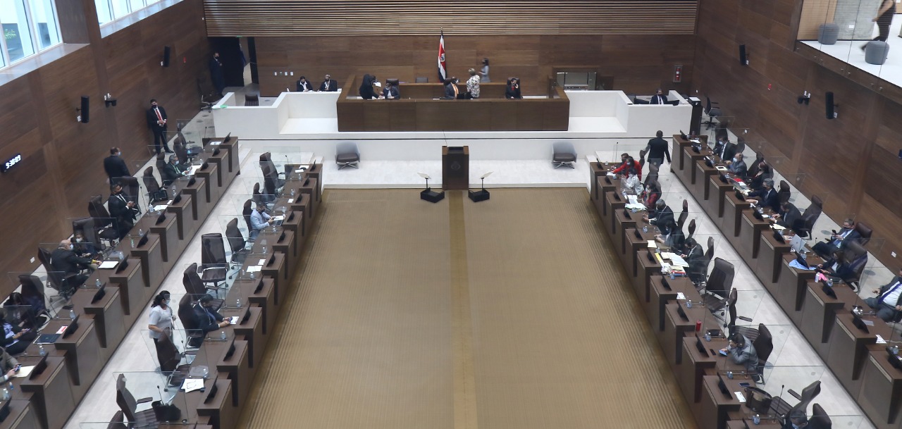 Diputados dejan en firme recorte de 2.194 plazas vacantes en el sector público
