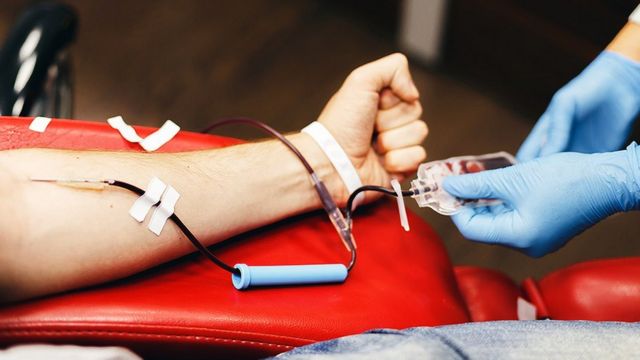 Hospitales piden no dejar de donar sangre en esta época: Reservas están bajas