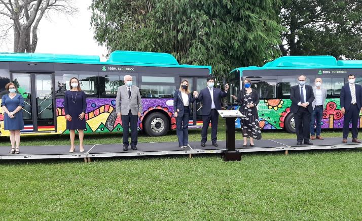 Buses eléctricos donados por Alemania comenzarán a transitar por Desamparados, La Unión y Alajuela