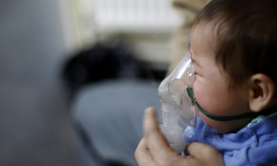 Hospital de Niños pide cuidar a menores ante aumento de virus respiratorios por empujes fríos