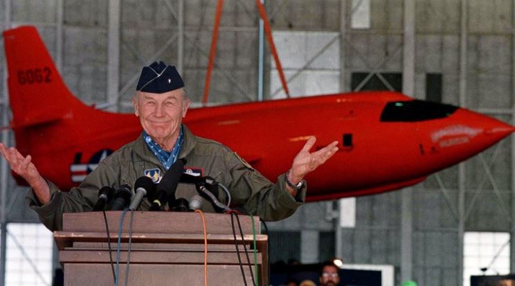 Murió a los 97 años Chuck Yeager, el piloto que rompió la barrera del sonido