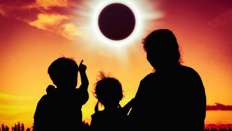 Miles de turistas se preparan para el eclipse en Chile pese al avance de la pandemia
