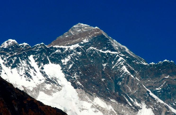El monte Everest tiene una nueva altura… y sigue siendo la cumbre más alta del mundo