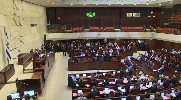 Los legisladores israelíes votaron a favor de disolver el parlamento y podría haber nuevamente elecciones en el país