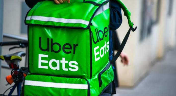 Hacienda prevé solución a doble cobro del IVA en Uber Eats para la próxima semana