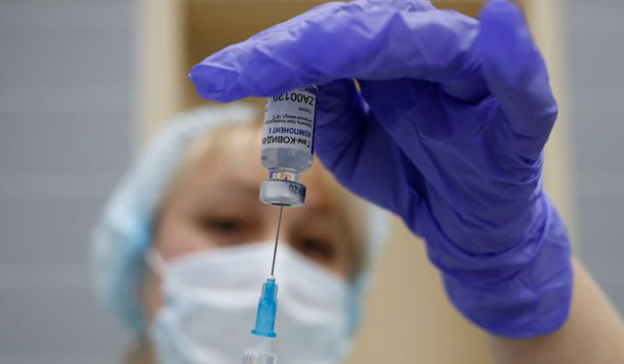 La OMS advirtió que la llegada de las vacunas no significa el fin de la pandemia