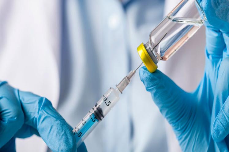 Sindicato de salud califica como “show político” que Pfizer suspendiera entrega de vacunas contra el Covid-19