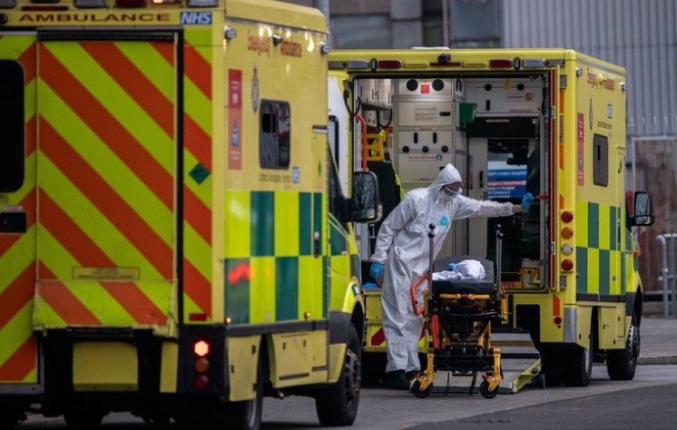Alerta en Reino Unido: el sistema sanitario colapsará en tres semanas si no caen los casos de coronavirus