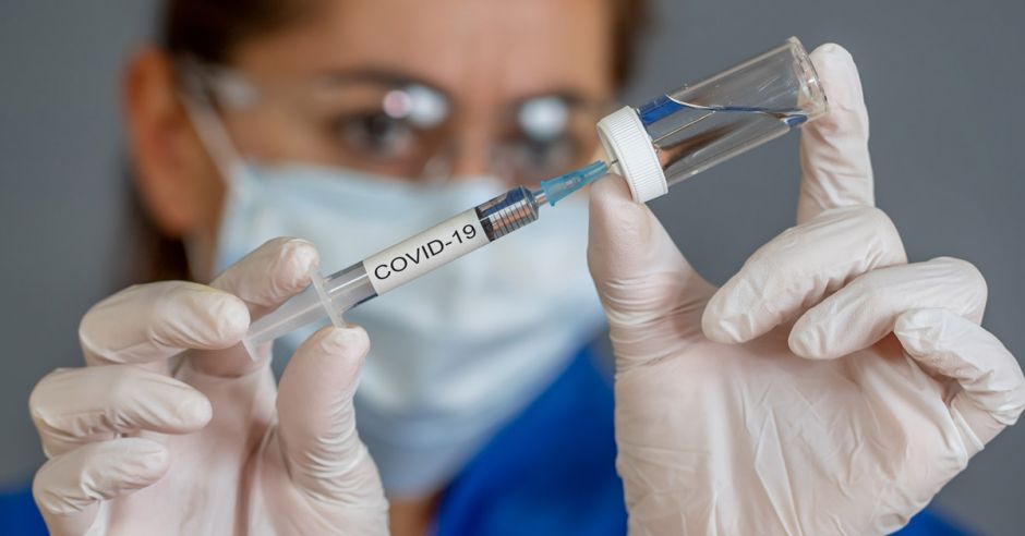 Sindicato pide excluir de vacunación contra el Covid-19 a funcionarios administrativos que no estén en contacto directo con pacientes